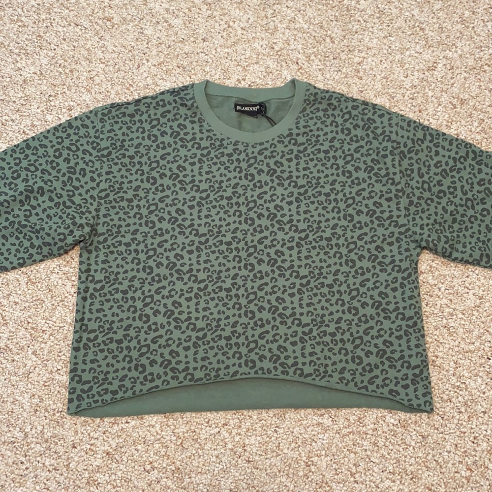 BlankNYC Cheetah Print Cropped Sweatshirt